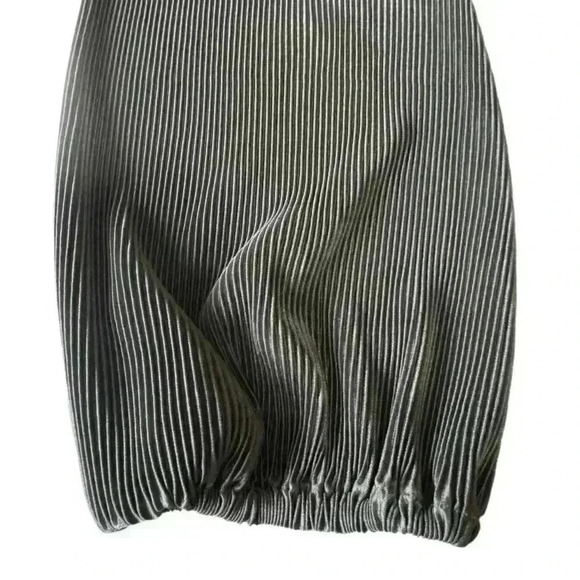 ASTR The Label “Cataleya” crop bra top plisse twist dark sage satin womens small - Picture 8 of 14